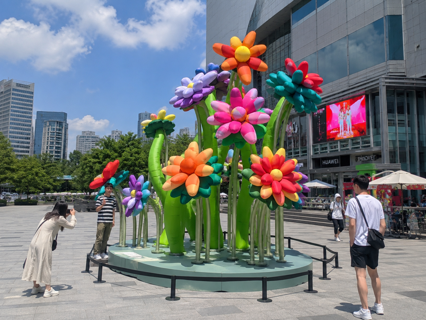 Large-Scale Custom Inflatables